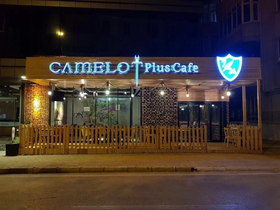 Cambridge TruCafe — Illuminated café signage